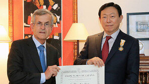 신동빈 회장, 스페인 국왕 훈장