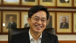 ‘고졸 신화’ 김동연 경제부총리 후보자, 백혈병 장남 발인한 날에도…