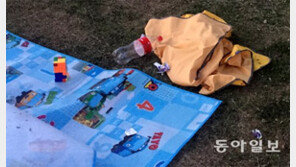 꽃 짓밟히고 음식물 쓰레기 악취… 난장판 시민공원 