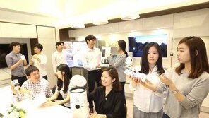[한국경제 새 길을 찾다/LG유플러스]‘홈 IoT’ 100만 가구 목표로 맞춤형 서비스-체험공간 확대 