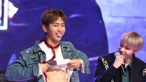 [동아포토]맵식스 제이빈, 수줍은 식스팩