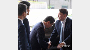 상견례로 취임식 대신한 윤석열 “잘해보자”