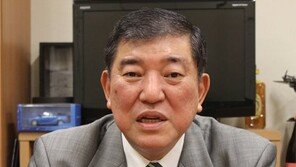 이시바 시게루 “日, 한국 납득할 때까지 위안부 사죄해야 마땅”