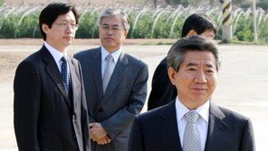 [노무현 8주기]김경수 “살아계셨다면 文대통령 어깨 토닥토닥했을 것”