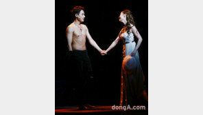 [동아포토]이지훈-최서연 ‘사랑에 빠진 햄릿과 오필리어’