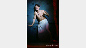 [동아포토]이지훈 ‘아버지의 독살을 알게 된 햄릿’