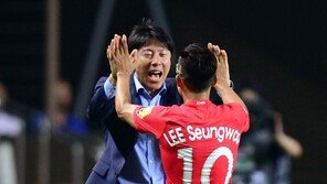 16강 확정 지은 신태용 감독 “우리도 간절하게 싸웠다. 이승우 ‘난 놈’ 자질 갖춰”