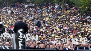 문재인 대통령 “김대중부터 박근혜 정부까지 20년 성찰… 참여정부 뛰어넘겠다” 