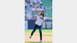 한혜진, ‘LG트윈스’ 시구 사진 재조명
