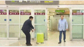 ‘노 룩 패스’ 김무성 “그게 이상해보여? 그걸 내가 왜 해명해야 하나”