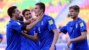 이탈리아, 남아공 꺾고 1승1패…우루과이·잠비아는 16강 확정