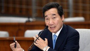 이낙연 “천안함 폭침 배후는 北… 제재 훼손 않는 범위내 교류”