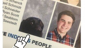 고등학교 졸업앨범에 실린 개, 무슨 사연?…아픈 주인 지키려 매일 등교 