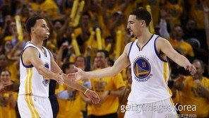 NBA 휩쓰는 커리-톰슨 ‘스플래시 브라더스’