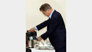 임종석 비서실장 “대통령 지시에 이견 말해도 되나”… 문재인 대통령 “그건 참모의 의무” 