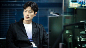 국내 첫 SF 드라마… 엉성한 디테일 아쉬워