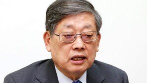 김황식 “자유한국당 대표 도전? 정치에 관심 없다” 손사래