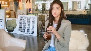 엄현경, 화보 같은 일상 공개…“갈수록 예뻐져” “분위기 있어”