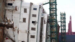 세월호 휴대전화 2대 복구…읽지 못한 메시지 “죽으면 안 돼, 꼭 살아있어야돼”