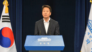 靑 임종석, ‘이낙연 등 위장전입’ 논란 사과 “국민 눈높이 못 미쳐 죄송…양해 부탁”