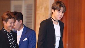 [동아포토]방탄소년단 지민-랩몬스터, 화기애애한 톱 소셜 아티스트