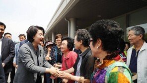 광주 찾은 ‘호남 특보’ 김정숙 여사 “제가 문재인 대통령 각시입니다”