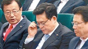 “패배 책임져라” “홍준표 후보 돕긴 했나”… 고성 오간 한국당