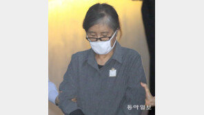 [속보]특검, ‘정유라 비리’ 최순실에 징역 7년…최경희 징역 5년 구형