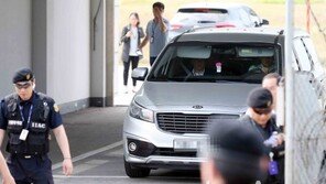 [동아포토]검찰로 향하는 정유라 탑승 차량