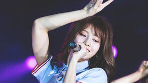 [#해시태그 컷] 시선 강탈! 트와이스 모모의 11자 복근