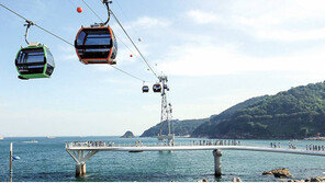 “업그레이드된 부산 해수욕장으로 오세요”