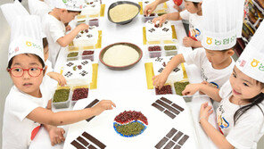 “우리 곡식으로 태극기 케이크 만들었어요”