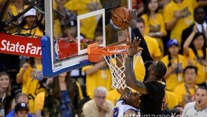 커리의 에어볼 굴욕부터 제임스의 위닝 블록슛까지