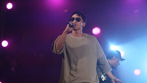 비 때문에 무대 못 오를 뻔한 비 번개 동반 폭우 영향 6곡→4곡 축소 공연