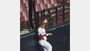 “300이닝 無실책’ 최형우의 명품수비는 노력의 산물