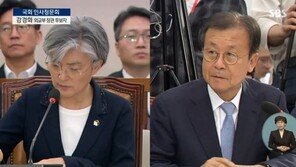 강경화, 청문회에 달고 온 ‘뱃지’ 는? “나눔의 집 할머니가 준 것”
