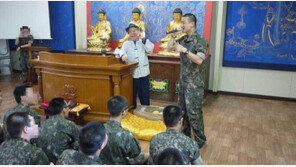 ‘훈련병’ 빈지노, 법당서 흥겨운 랩…팬들 “부처 핸섭” “멋지다 누구랑 비교돼”