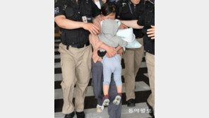 정유라 아들, 60대 보모 품에 안겨 입국…보모, 울음 참으며 ‘묵묵부답’