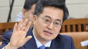 “김동연, ‘실세’ 경제라인 헤쳐나갈 수 있을지” 文정부와 ‘코드’ 공방