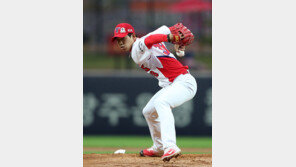 ‘16이닝 1점’ 친정팀 울리는 임기영 보며 가슴 아픈 한화