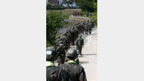 병장 월급 ‘21 → 40만 원’ 인상…네티즌 “병사 월급 아까지 말자” 반색