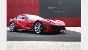 [신차 영상]KTX보다 빠른 ‘페라리 812 슈퍼패스트’