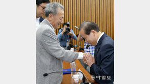 고개숙인 김이수 헌재소장 후보자 “이제야 사과해 죄송” 5·18 사형선고 당사자 “화해하고 싶다”