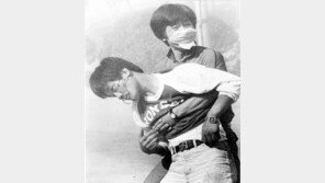 이한열 열사 부축하고 있는 학생은 누구?