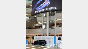 쌍용차, 롯데월드타워에 G4 렉스턴 전시… ‘LOEL’족 겨냥