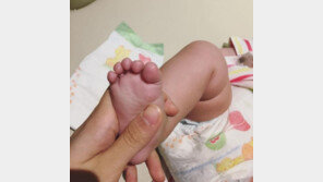 배우 한그루 근황, 쌍둥이 출산 후 행복한 일상…“토실토실 귀여운 발”