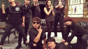 김옥빈, ‘아는 형님’ 본방 사수 독려…‘올 블랙 카리스마’