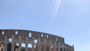 윤계상, 콜로세움서 ‘5:5 단발’에 ‘햇빛 흡수’ 올블랙 패션…“보는 나까지 더워”