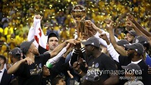 ‘판타스틱4’의 헌신…GSW, 2년만에 다시 웃다