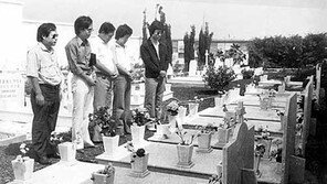 원양어선 선원 5명 유해 ‘40년 만의 귀향’